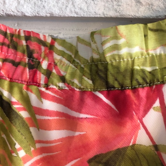 Asymmetrical Floral skirt - Picture 3 of 7